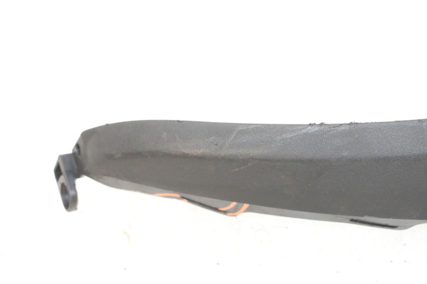 photo de VOORSTE RECHTER ZIJSCHERM PIAGGIO MP3 500 (2016 - 2018) - Bevestigingspunten