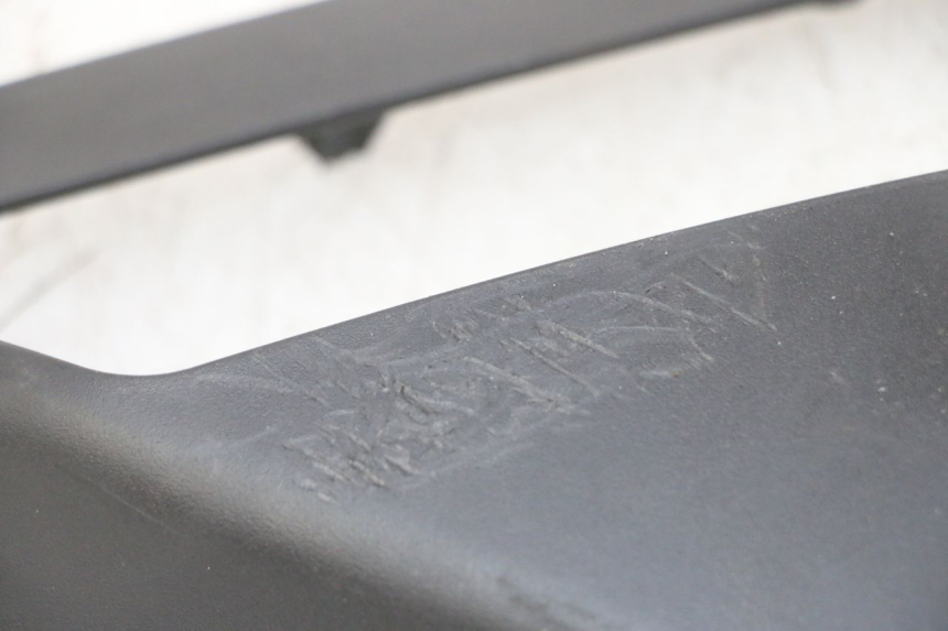 photo de VOORSTE RECHTER ZIJPANEEL GILERA NEXUS 125 (2009 - 2013) - Zoom op gebruiksstaat