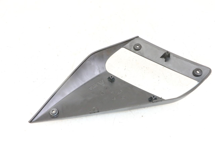 photo de VOORSTE RECHTER ZIJPANEEL GILERA NEXUS 125 (2009 - 2013) - Bevestigingspunten