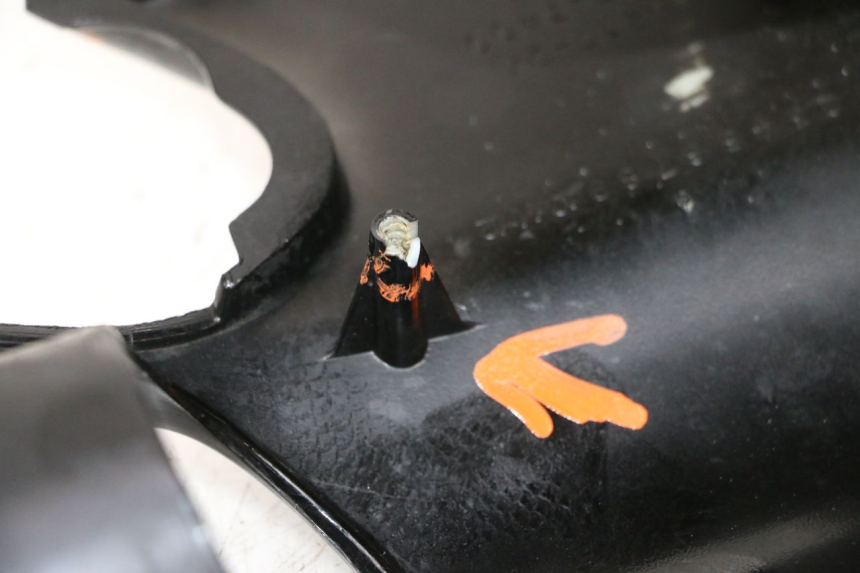 photo de VOORSTE RECHTER ZIJSCHERM HONDA NSR R 125 (1994 - 2003) - Technische close-up