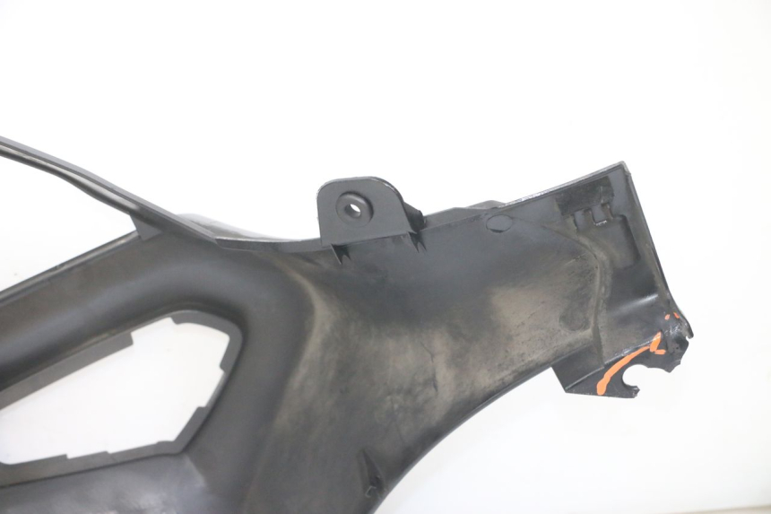 photo de VOORSTE RECHTER ZIJSCHERM HONDA NTV DEAUVILLE ABS 700 (2007 - 2016) - Kenmerkende details