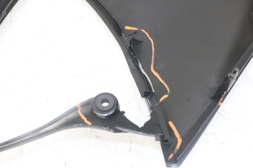 photo de VOORSTE RECHTER ZIJSCHERM HONDA NTV DEAUVILLE ABS 700 (2007 - 2016) - Zoom op gebruiksstaat