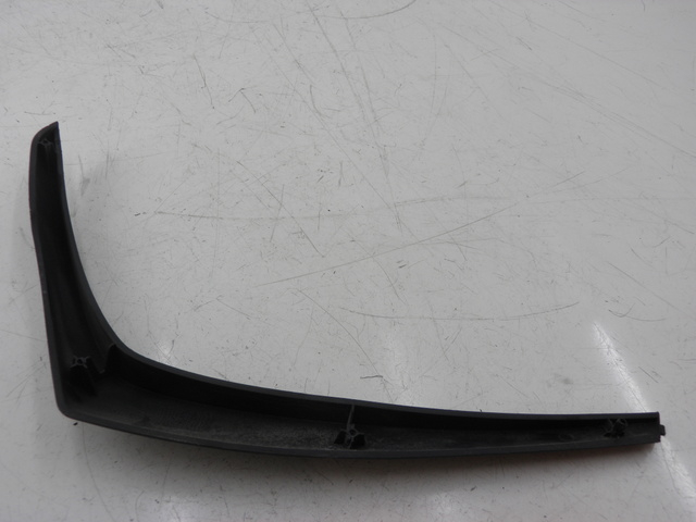 photo de VOORSTE RECHTER ZIJSCHERM PIAGGIO BEVERLY 125 (1998 - 2005) - Detail van het onderdeel
