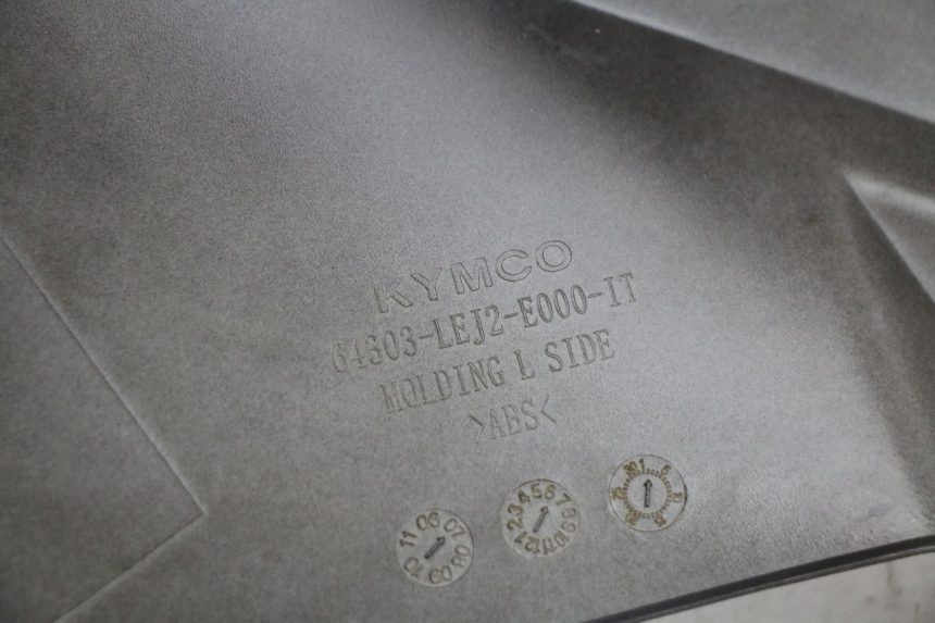 photo de VOORSTE RECHTER ZIJSCHERM KYMCO SUPER 8 125 (2008 - 2015) - Staat van het oppervlak