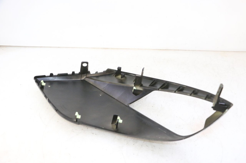 photo de VOORSTE LINKER ZIJPANEEL PEUGEOT CITYSTAR 50 (2013 - 2017) - Detail van het onderdeel