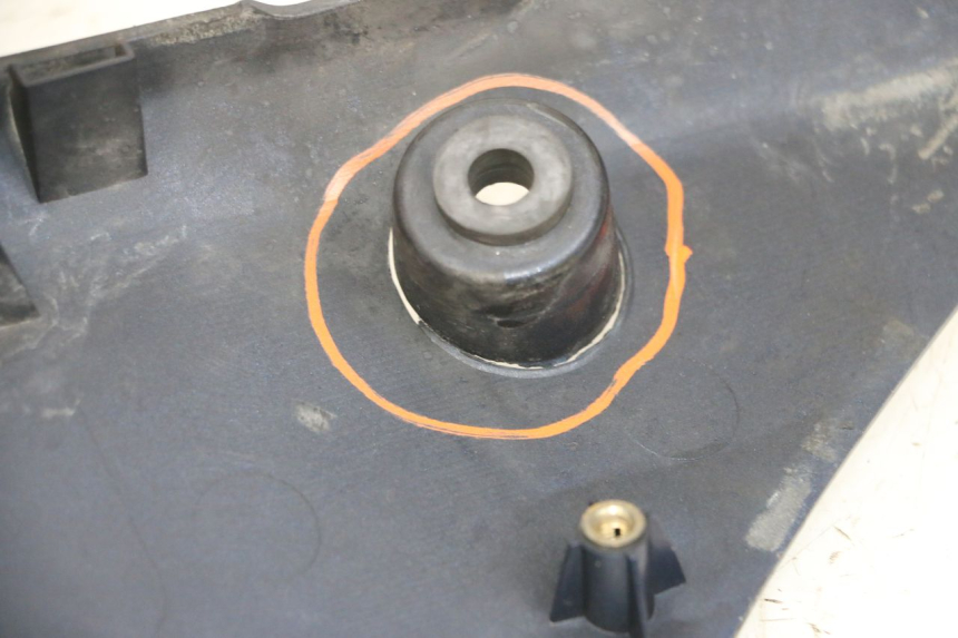 photo de VOORSTE LINKER ZIJPANEEL SUZUKI DL V STROM 1000 (2002 - 2007) - Andere kijkhoek