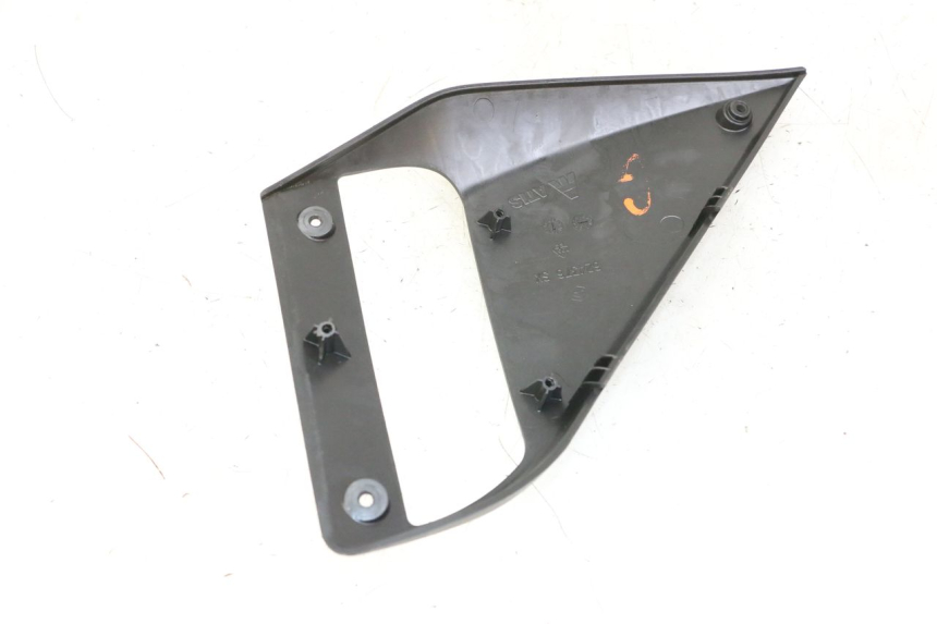 photo de VOORSTE LINKER ZIJPANEEL GILERA NEXUS 300 (2008 - 2013) - Zoom op gebruiksstaat