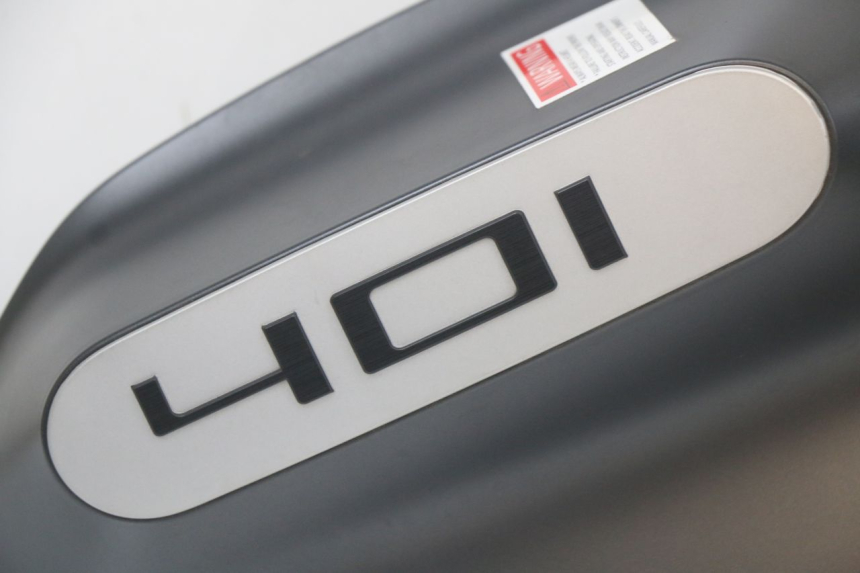 photo de VOORSTE LINKER ZIJPANEEL HUSQVARNA SVARTPILEN 401 (2018 - 2023) - Andere kijkhoek