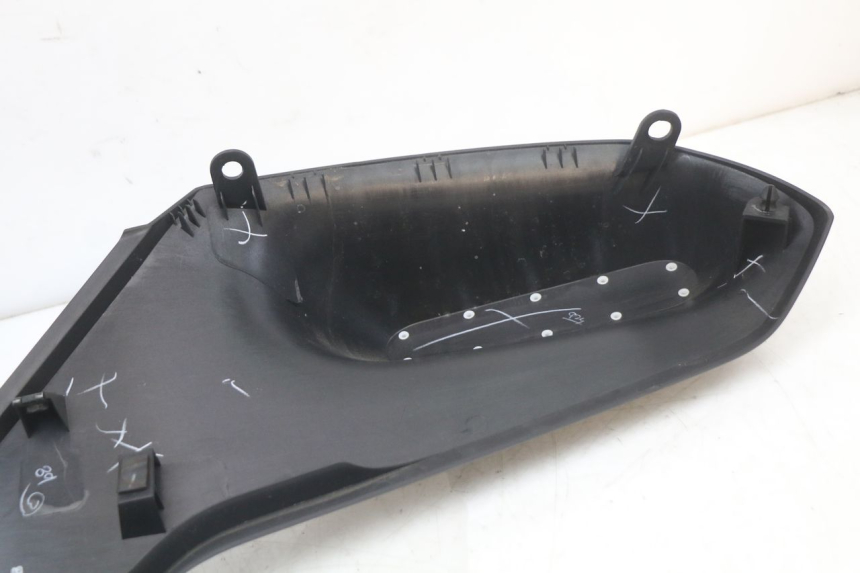 photo de VOORSTE LINKER ZIJPANEEL HUSQVARNA SVARTPILEN 401 (2018 - 2023) - Staat van het oppervlak