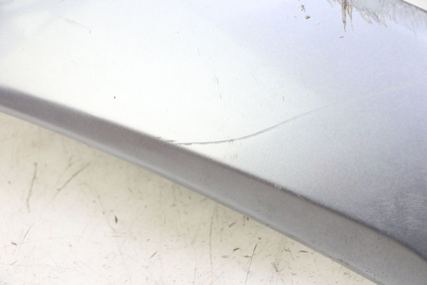 photo de VOORSTE LINKER ZIJPANEEL SYM JOYMAX 125 (2010 - 2017) - Bevestigingspunten