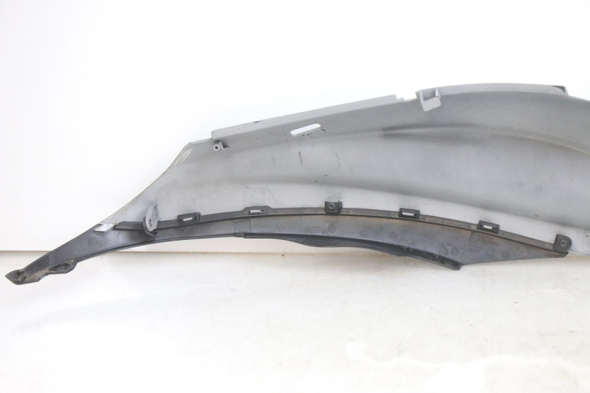 photo de VOORSTE LINKER ZIJPANEEL PIAGGIO MEDLEY 125 (2016 - 2023) - Zoom op gebruiksstaat