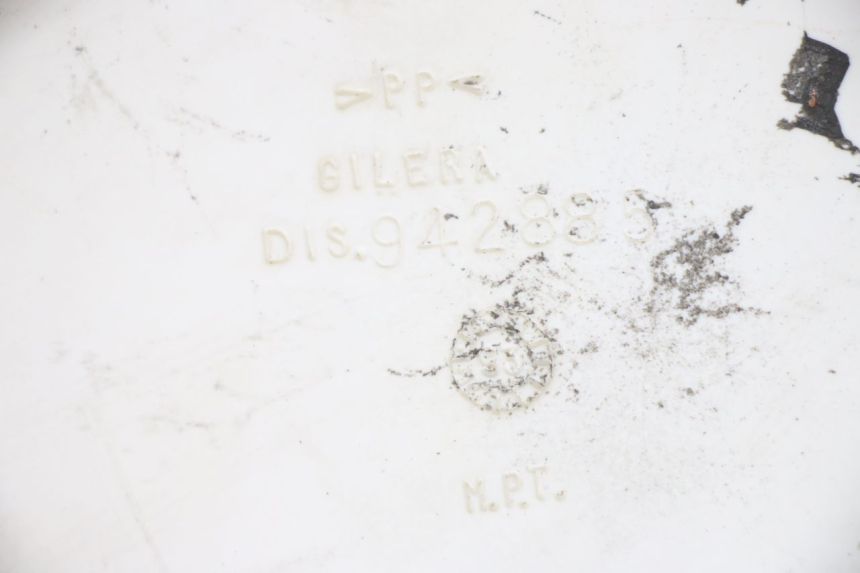 photo de VOORSTE LINKER ZIJPANEEL GILERA RK 50 (1996 - 1999) - Zoom op gebruiksstaat