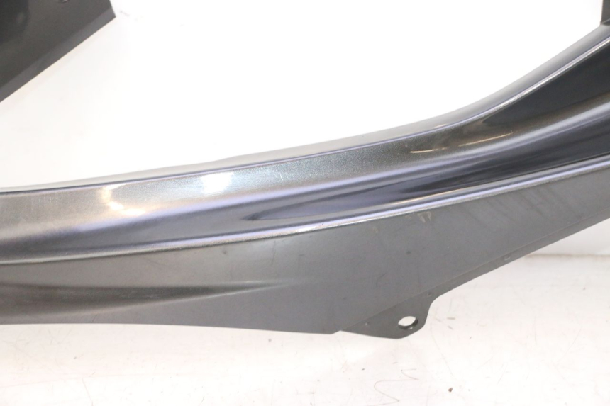 photo de LINKER VOORSTE BOVENSTE ZIJPANEEL YAMAHA YZF R6 600 (2008 - 2009) - Zoom op gebruiksstaat