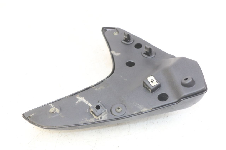 photo de VOORSTE LINKER ZIJPANEEL SYM WOLF SB 125 (2011 - 2018) - Zoom op gebruiksstaat