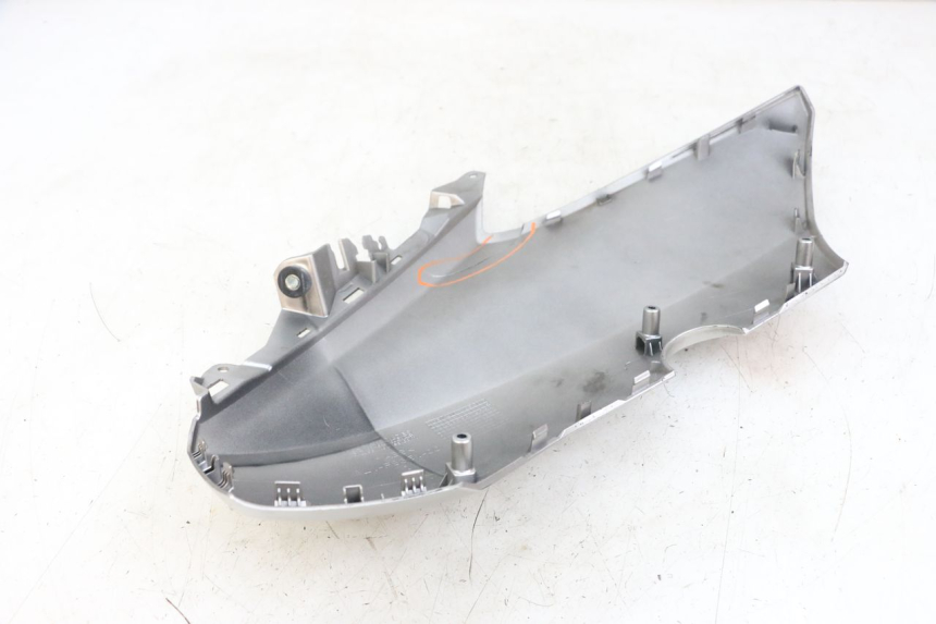 photo de VOORSTE LINKER ZIJPANEEL YAMAHA XMAX X-MAX ABS 125 (2017 - 2020) - Bevestigingspunten