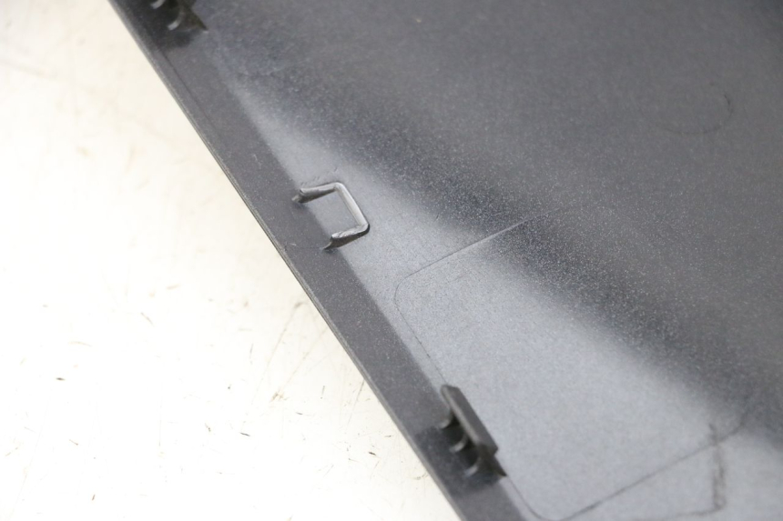 photo de VOORSTE LINKER ZIJPANEEL YAMAHA XMAX X-MAX 125 (2021 - 2025) - Zoom op gebruiksstaat