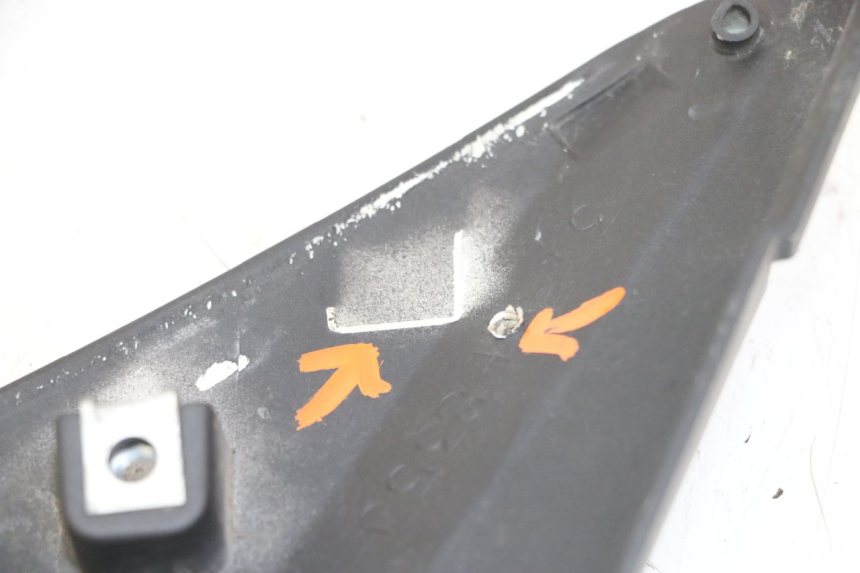 photo de VOORSTE LINKER ZIJPANEEL YAMAHA X-MAX XMAX ABS 250 (2010 - 2014) - Detail van het onderdeel