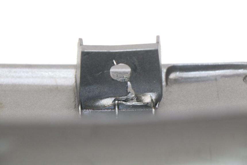 photo de VOORSTE LINKER ZIJPANEEL KAWASAKI ZZR 600 (1995 - 2004) - Detail van het onderdeel