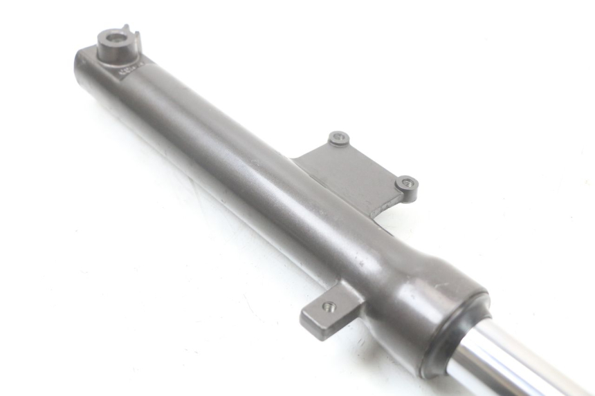 photo de RECHT VOORVORKHULS KYMCO AGILITY 4T 50 (2005 - 2018) - Bevestigingspunten