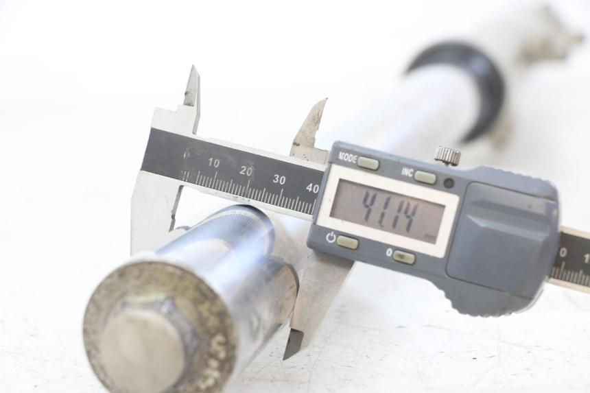 photo de RECHT VOORVORKHULS YAMAHA FJ 3CX 1200 (1986 - 1996) - Zoom op gebruiksstaat