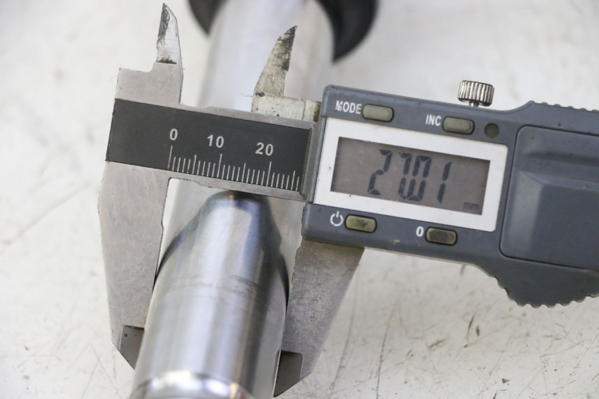 photo de RECHT VOORVORKHULS PEUGEOT KISBEE 4T 50 (2018 - 2022) - Detail van het onderdeel