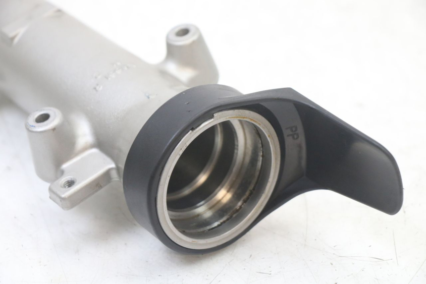 photo de RECHT VOORVORKHULS SUZUKI GSF S BANDIT 600 (2000 - 2004) - Bevestigingspunten