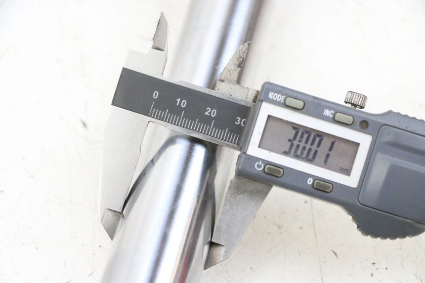 photo de RECHT VOORVORKHULS YAMAHA TTR 125 (2000 - 2020) - Andere kijkhoek