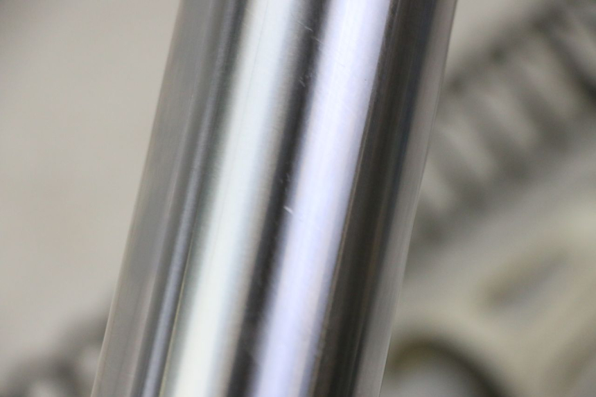 photo de RECHT VOORVORKHULS YAMAHA YZF YZ-F 450 (2014 - 2016) - Bevestigingspunten