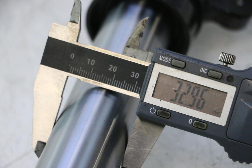 photo de LINKER VORKSCHUTZ YAMAHA BW'S BWS 125 (2010 - 2013) - Detail van het onderdeel