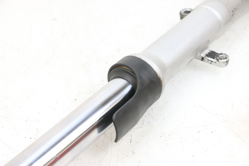 photo de LINKER VORKBUIS YAMAHA FZ6 N FAZER 600 (2004 - 2006) - Kenmerkende details