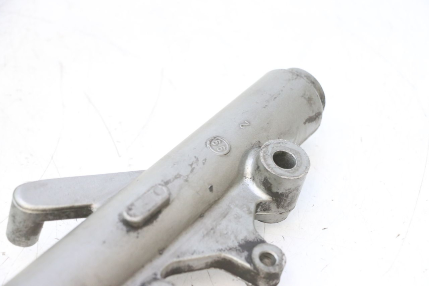 photo de LINKER VORKSCHUTZ YAMAHA YP MAJESTY 125 (1998 - 2001) - Bevestigingspunten