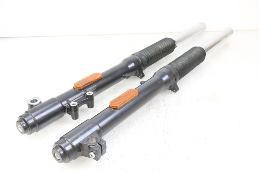 photo de VORKHULS ROYAL ENFIELD SCRAM 411 (2022 - 2024) - Hoofdaanzicht