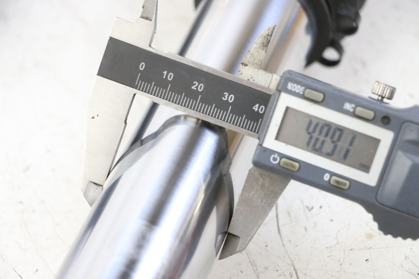 photo de VORKHULS ROYAL ENFIELD SCRAM 411 (2022 - 2024) - Detail van het onderdeel