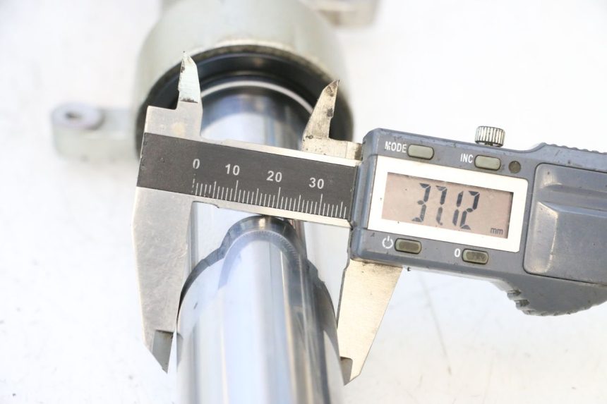 photo de VORKBUIS PEUGEOT SATELIS 125 (2006 - 2009) - Detail van het onderdeel