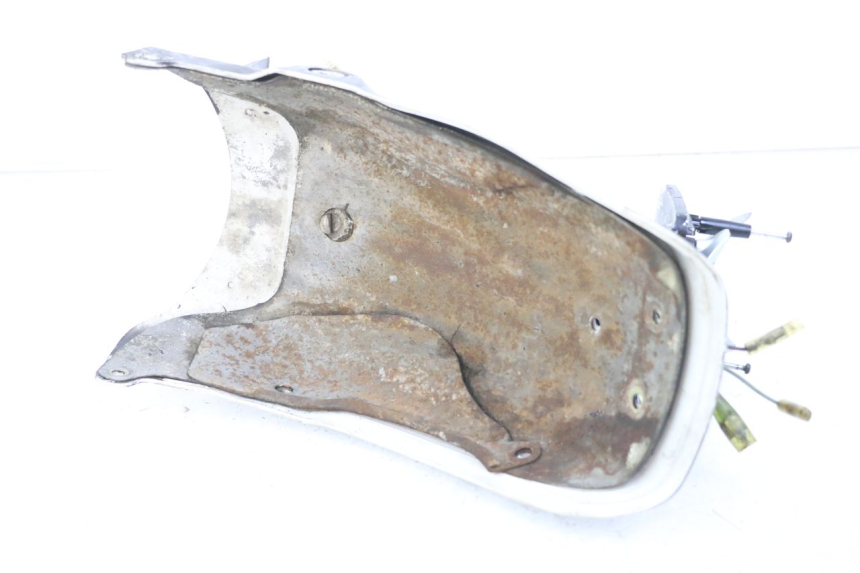 photo de ACHTERSPATBORD YAMAHA SR 125 (1982 - 2003) - Detail van het onderdeel