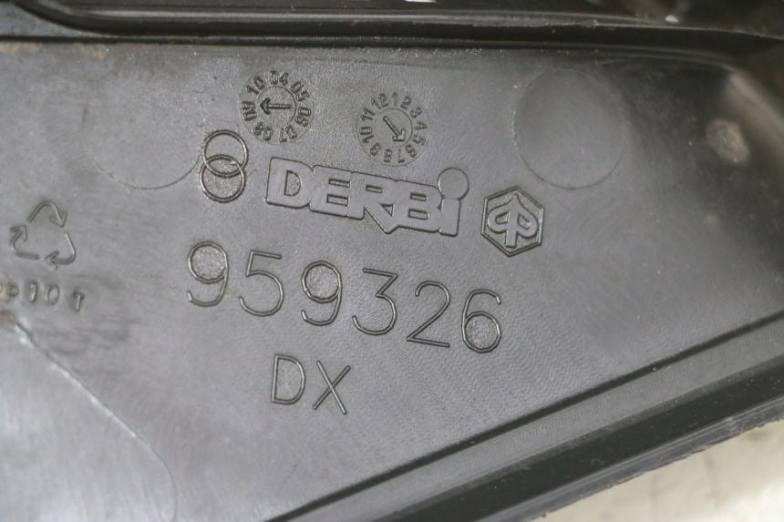 photo de RECHTER RADIATEURROOSTER PIAGGIO NRG POWER PUREJET 50 (2018 - 2021) - Zoom op gebruiksstaat