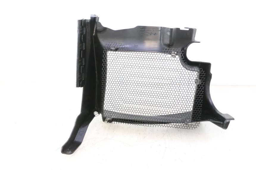 photo de RECHTE RADIATEURROOSTER CAN-AM SPYDER RS 1000 (2008 - 2012) - Detail van het onderdeel