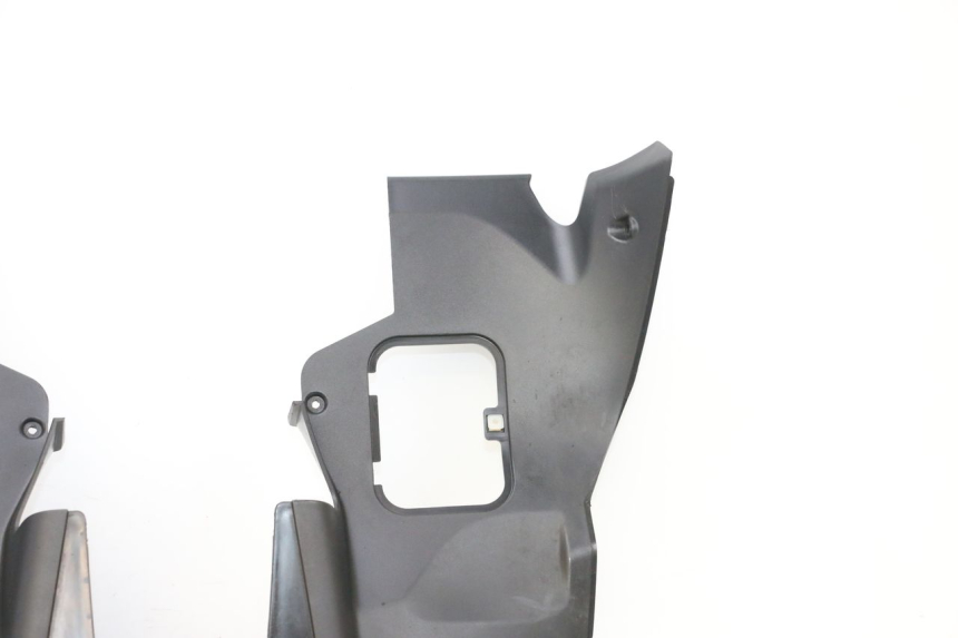 photo de RADIATEURROOSTER PIAGGIO MP3 HPE 300 (2019 - 2026) - Markeringen en referenties