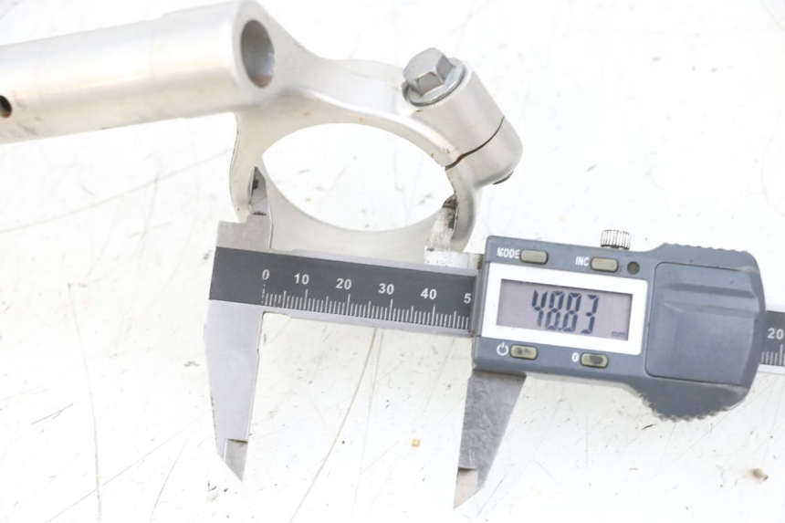 photo de STUUR SUZUKI GSXR GSX-R 1000 (2003 - 2004) - Detail van het onderdeel