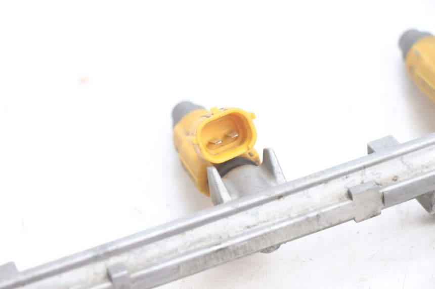 photo de INJECTOR YAMAHA FJR 1300 (2001 - 2005) - Andere kijkhoek