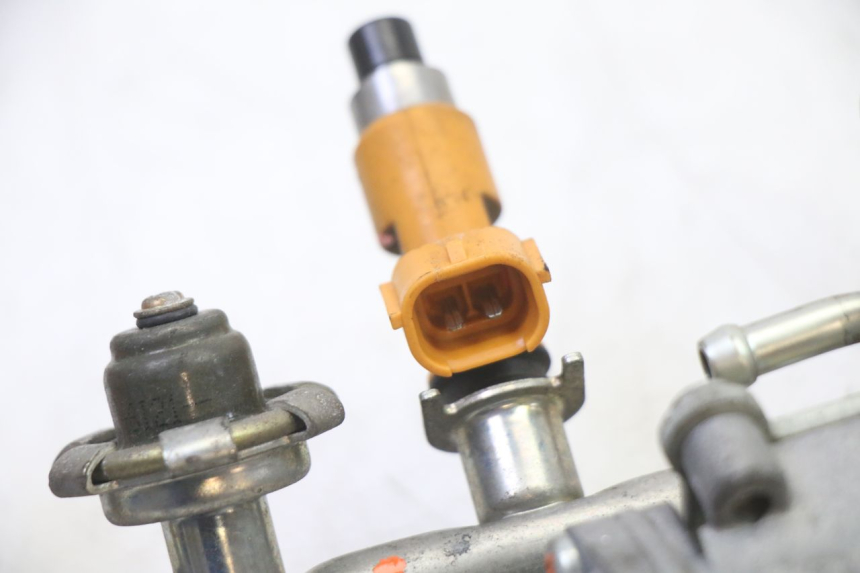 photo de INJECTOR YAMAHA FZ6 FAZER S2 600 (2007 - 2011) - Bevestigingspunten