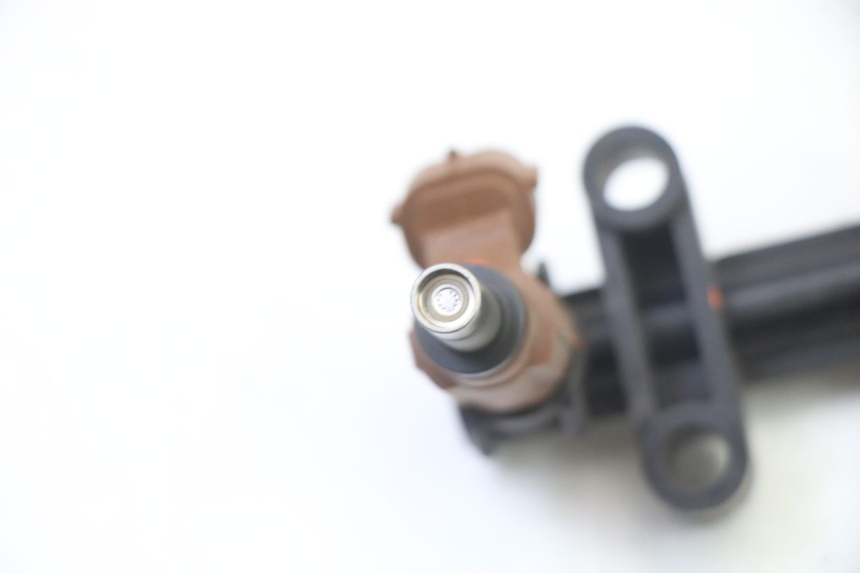 photo de INJECTOR SUZUKI GSR 750 (2011 - 2017) - Gecontroleerd onderdeel