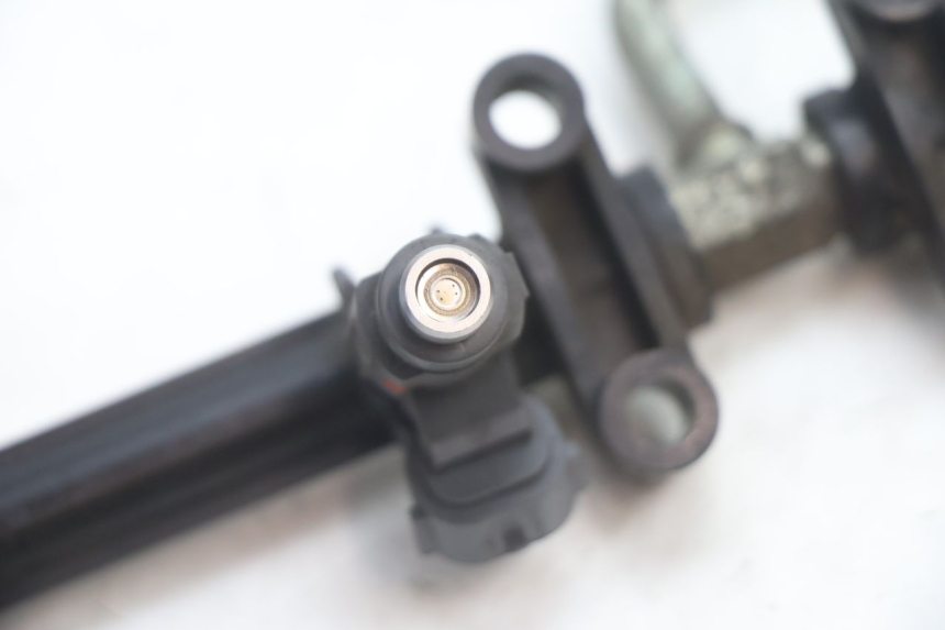 photo de INJECTOR SUZUKI GSR 600 (2005 - 2012) - Bevestigingspunten