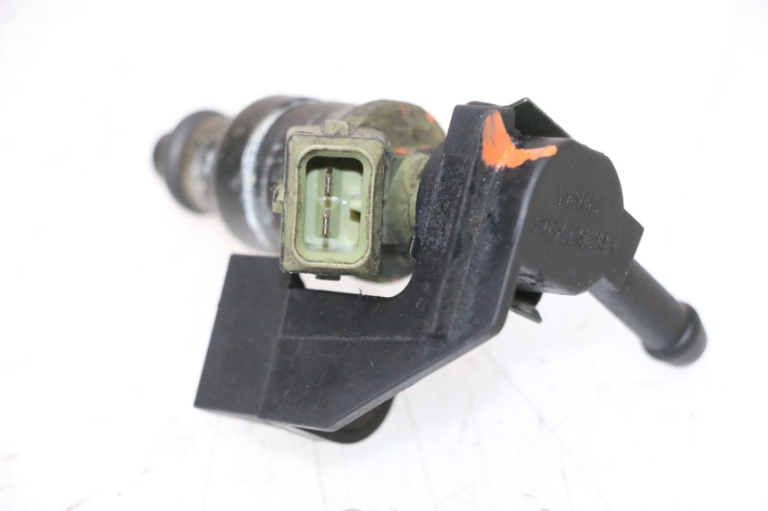 photo de INJECTOR PEUGEOT SATELIS COMPRESSOR K15 125 (2006 - 2009) - Zoom op gebruiksstaat