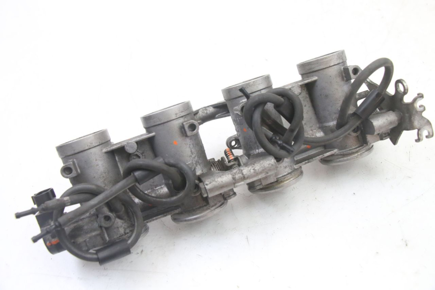 photo de INJECTIE YAMAHA FZ6 FAZER S2 600 (2007 - 2011) - Bevestigingspunten