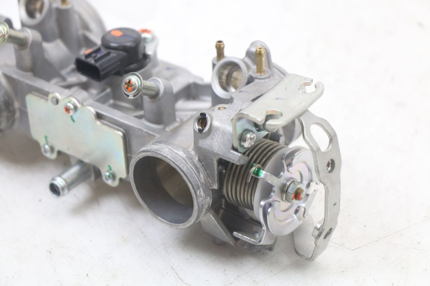 photo de INJECTIE ROYAL ENFIELD CONTINENTAL GT 650 (2019 - 2024) - Andere kijkhoek