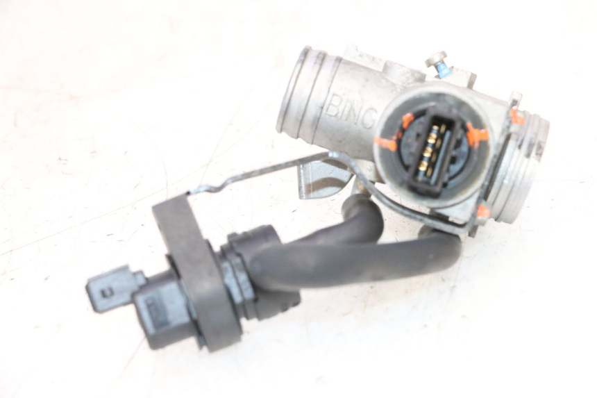 photo de INJECTIE PEUGEOT SATELIS COMPRESSOR K15 125 (2006 - 2009) - Detail van het onderdeel