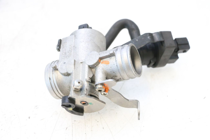 photo de INJECTIE PEUGEOT SATELIS COMPRESSOR K15 125 (2006 - 2009) - Andere kijkhoek