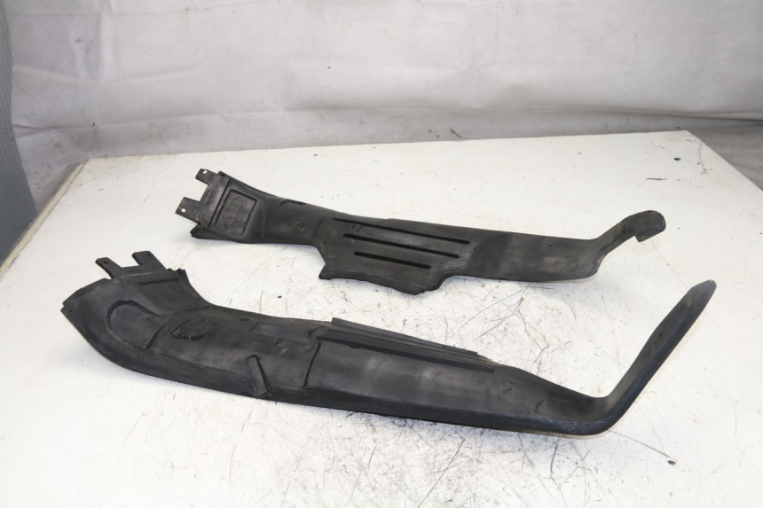 photo de BINNENKANT VOORVORKKOP BMW K 75 RT ABS 750 (1989 - 1997) - Detail van het onderdeel