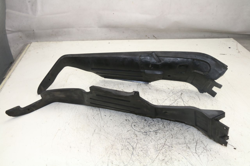 photo de BINNENKANT VOORVORKKOP BMW K 75 RT ABS 750 (1989 - 1997) - Bevestigingspunten